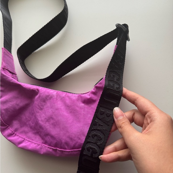 BAGGU Extra Pink Mini Crescent - Picture 4 of 4